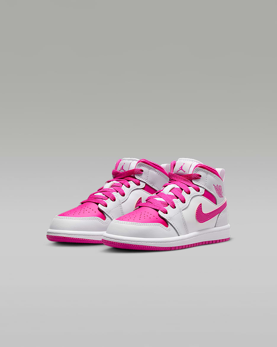 Jordan 1 Mid Younger Kids Shoes. Nike IE